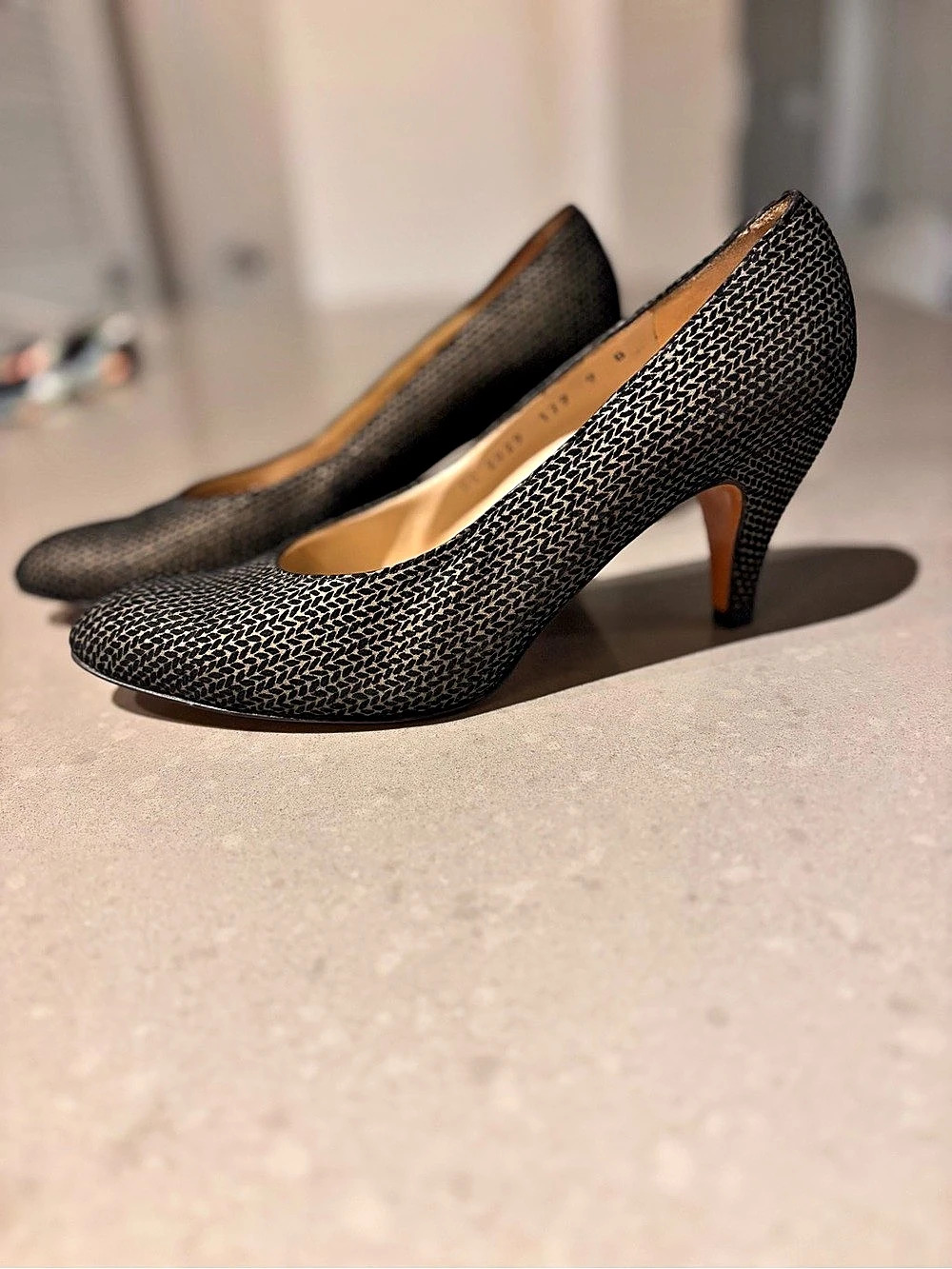 Ferragamo Heels in Black & Gold US 9 B